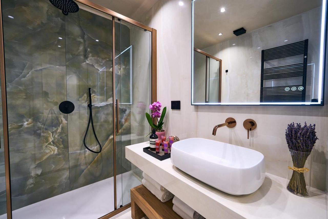 Luxury & Central Apartment Милано Екстериор снимка