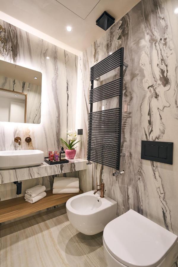 Luxury & Central Apartment Милано Екстериор снимка
