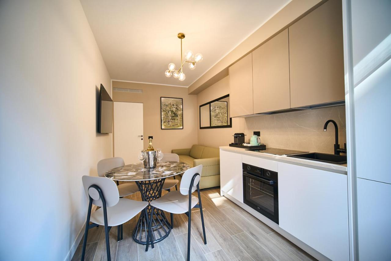 Luxury & Central Apartment Милано Екстериор снимка