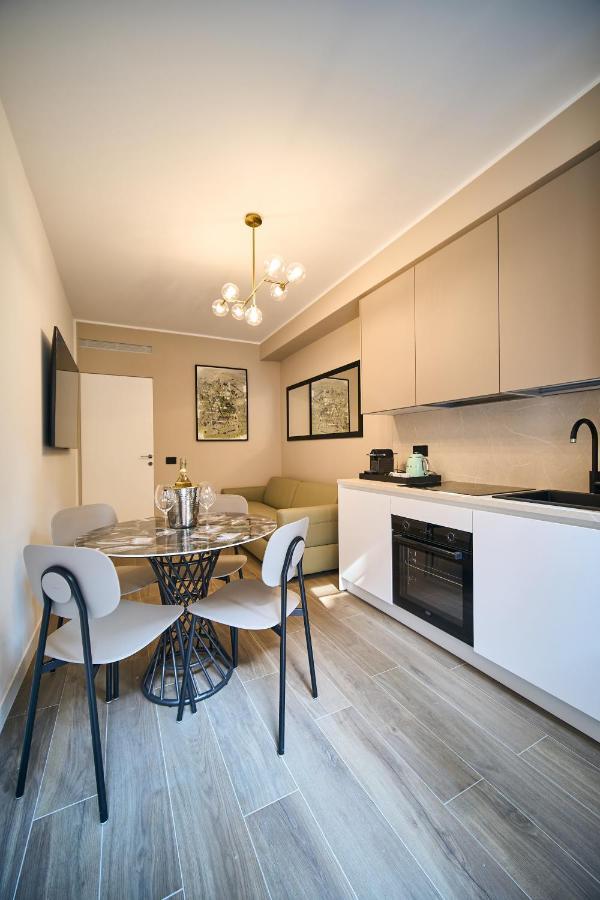 Luxury & Central Apartment Милано Екстериор снимка