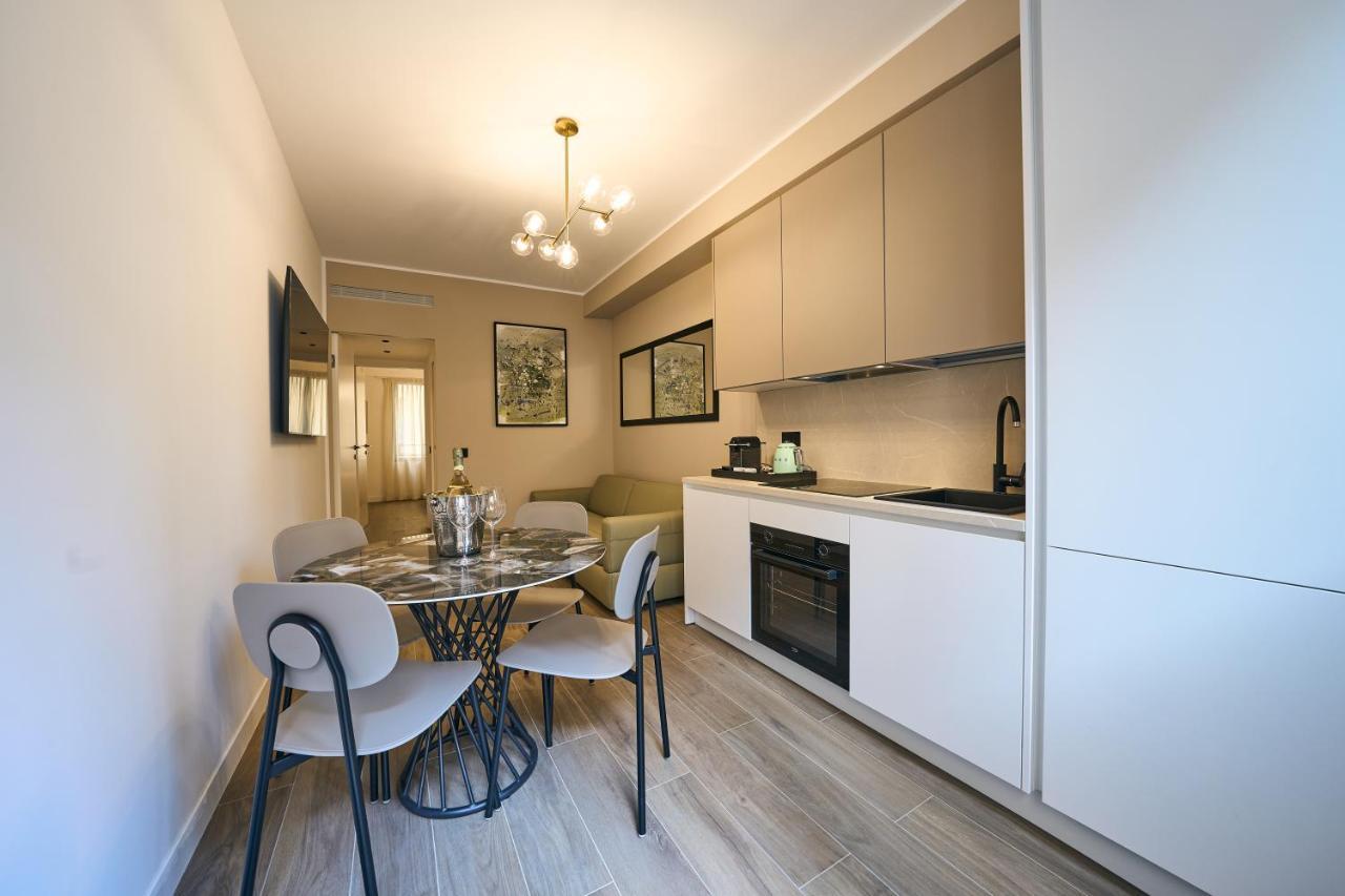 Luxury & Central Apartment Милано Екстериор снимка