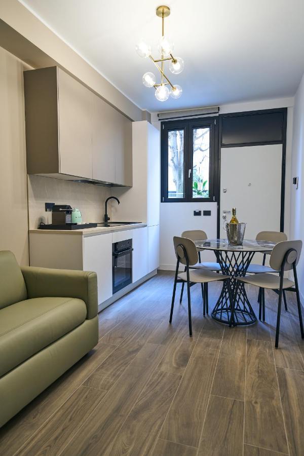 Luxury & Central Apartment Милано Екстериор снимка