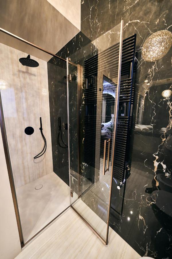Luxury & Central Apartment Милано Екстериор снимка