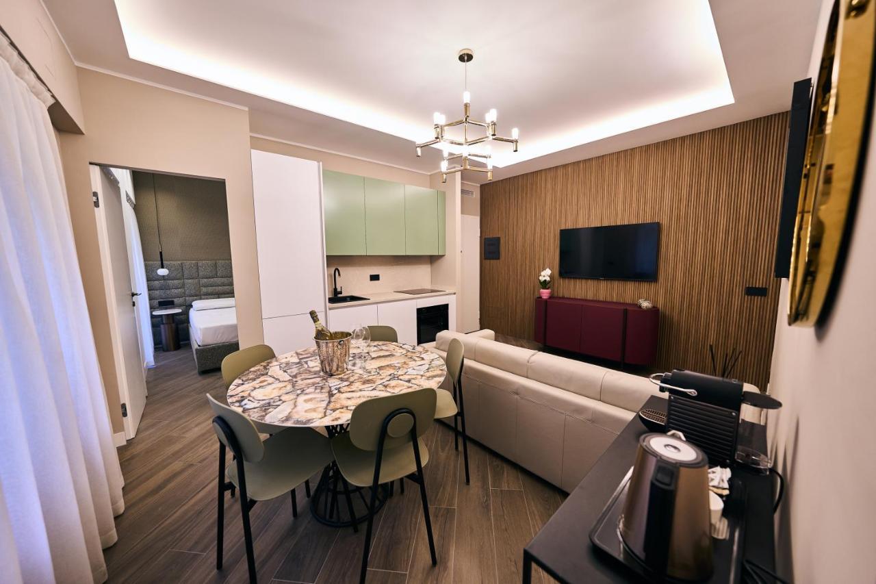 Luxury & Central Apartment Милано Екстериор снимка